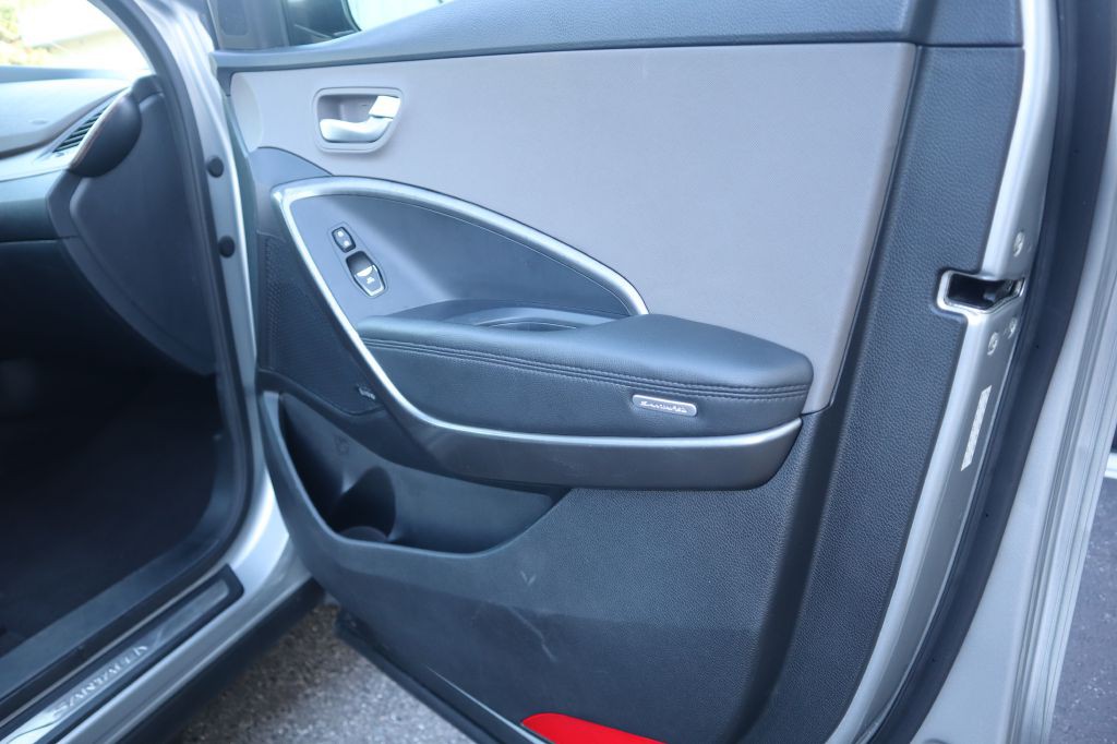 2017 Hyundai Santa Fe Image 38