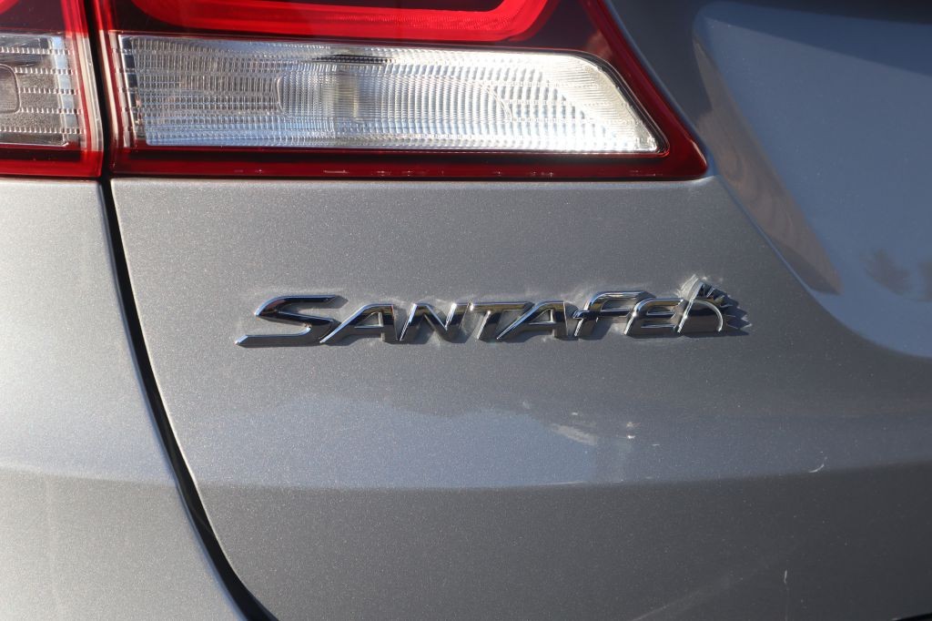 2017 Hyundai Santa Fe Image 24
