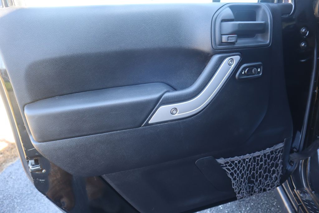 2014 Jeep Wrangler Image 72