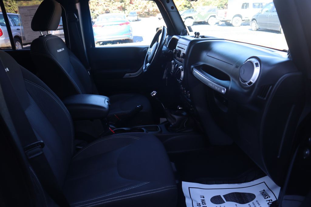 2014 Jeep Wrangler Image 35