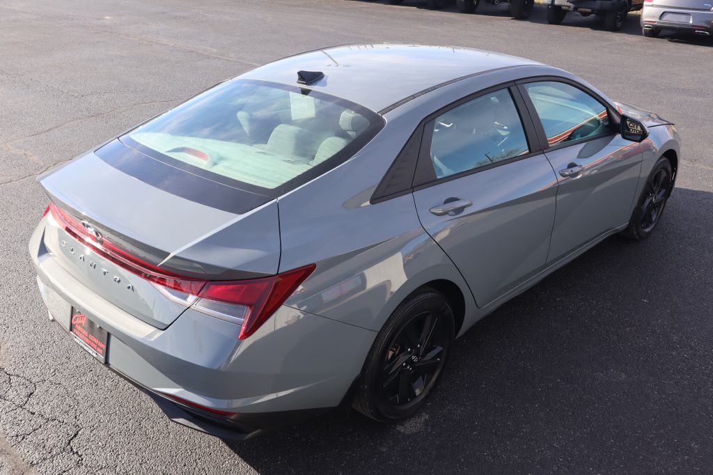 2023 Hyundai Elantra Image 12