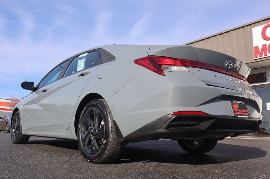 2023 Hyundai Elantra Image 18