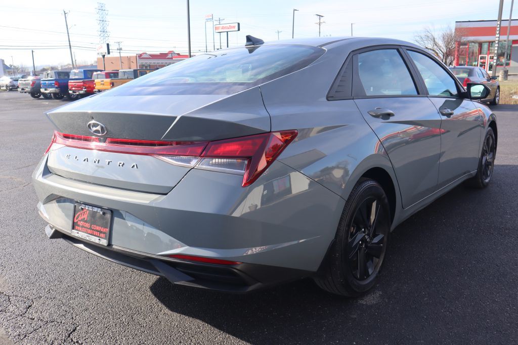 2023 Hyundai Elantra Image 25