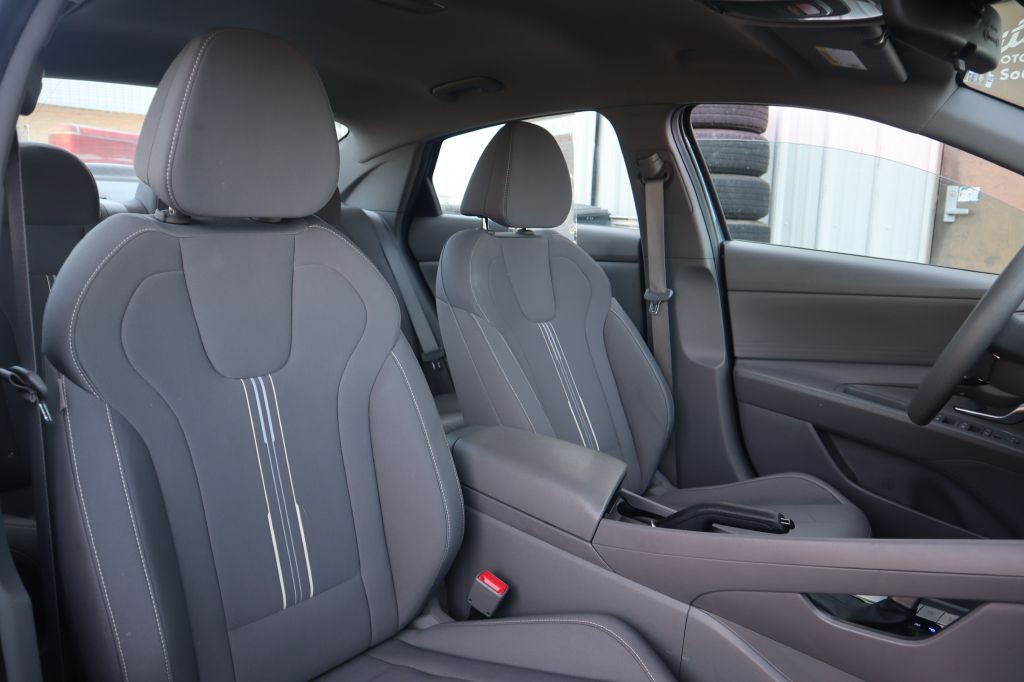 2023 Hyundai Elantra Image 34