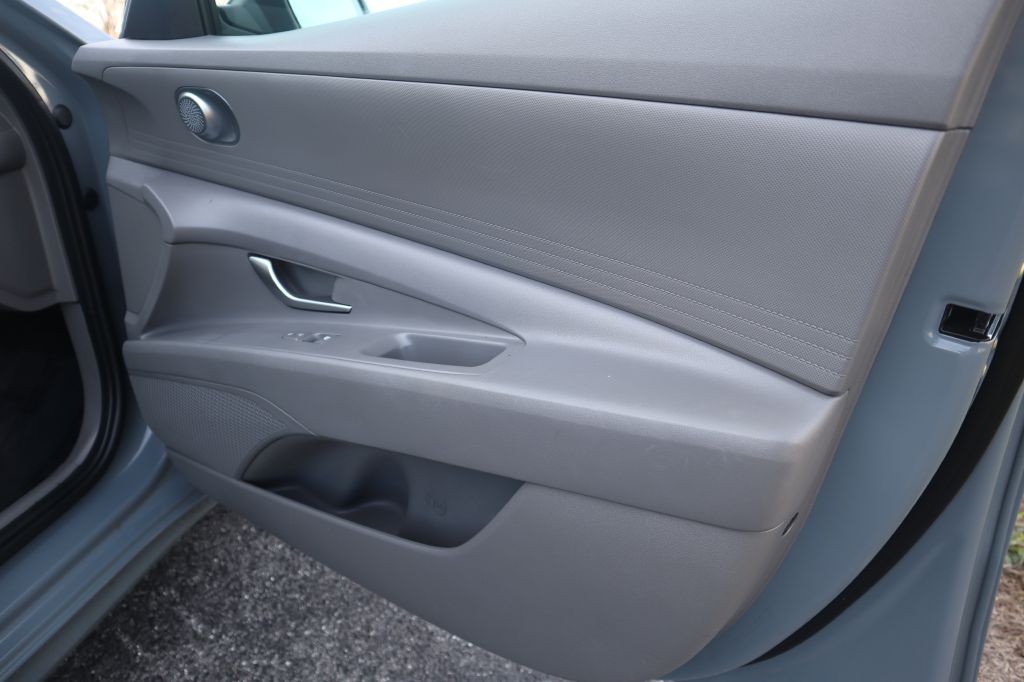 2023 Hyundai Elantra Image 35