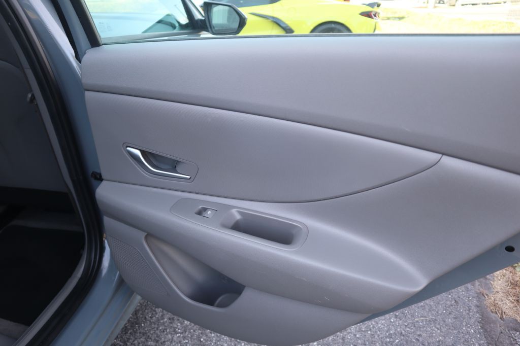 2023 Hyundai Elantra Image 38