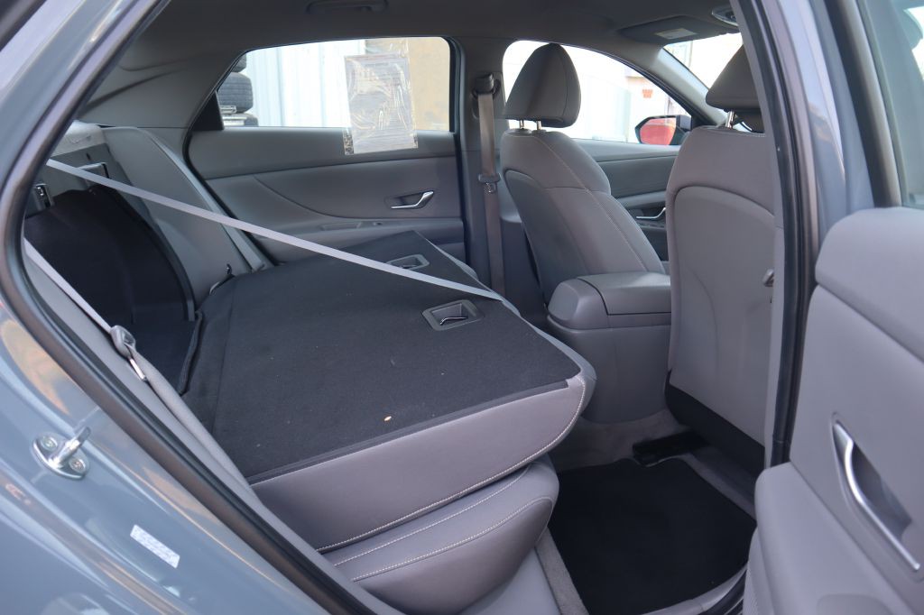 2023 Hyundai Elantra Image 39