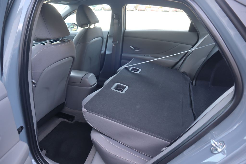 2023 Hyundai Elantra Image 41