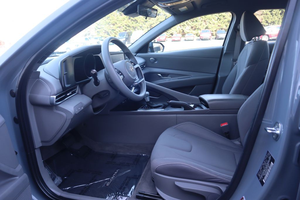 2023 Hyundai Elantra Image 47