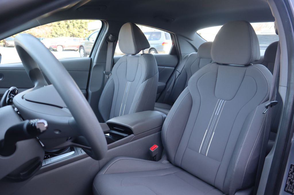 2023 Hyundai Elantra Image 48