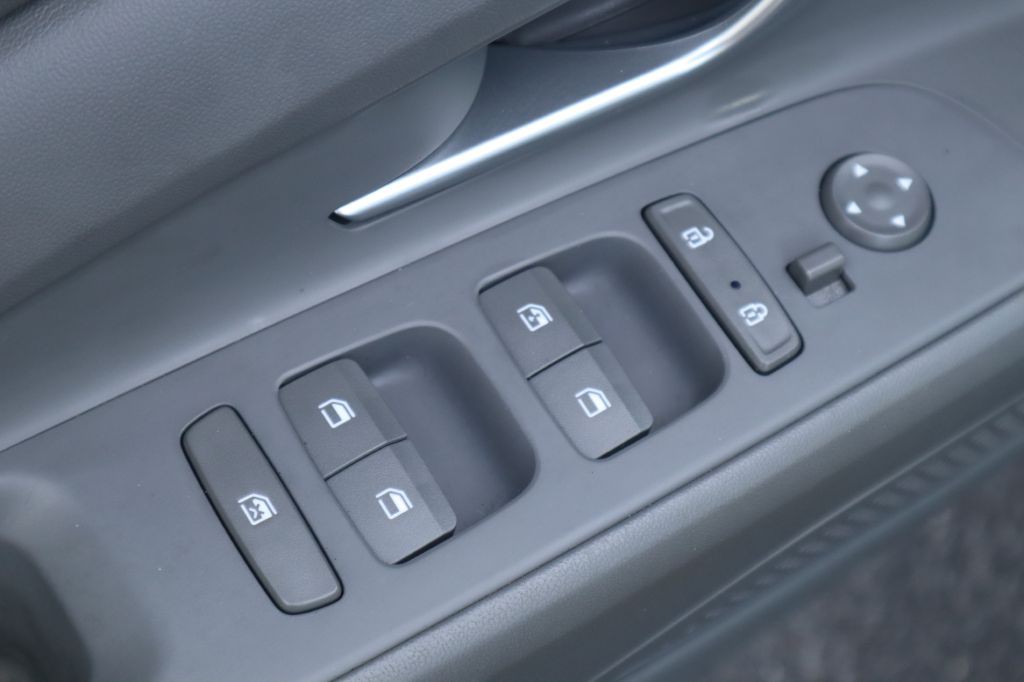 2023 Hyundai Elantra Image 50