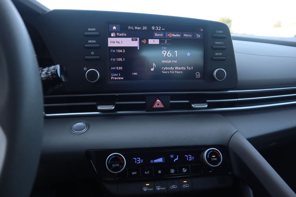 2023 Hyundai Elantra Image 57