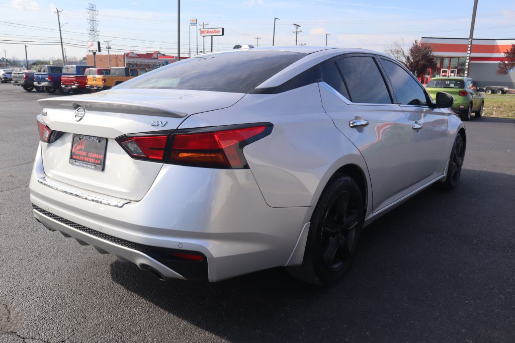2019 Nissan Altima Image 32