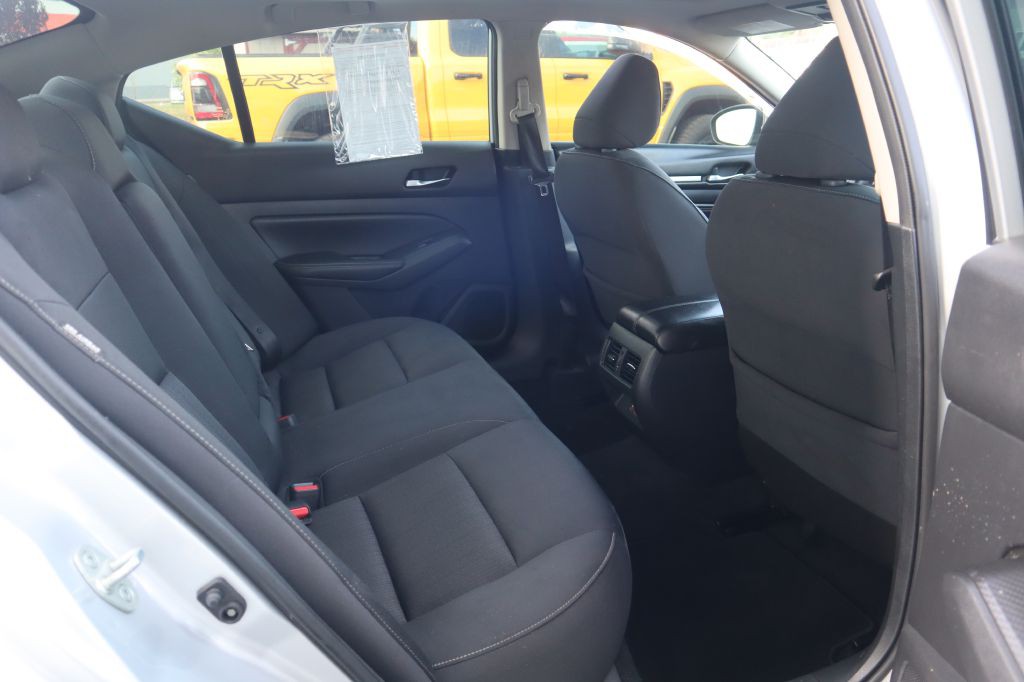 2019 Nissan Altima Image 42