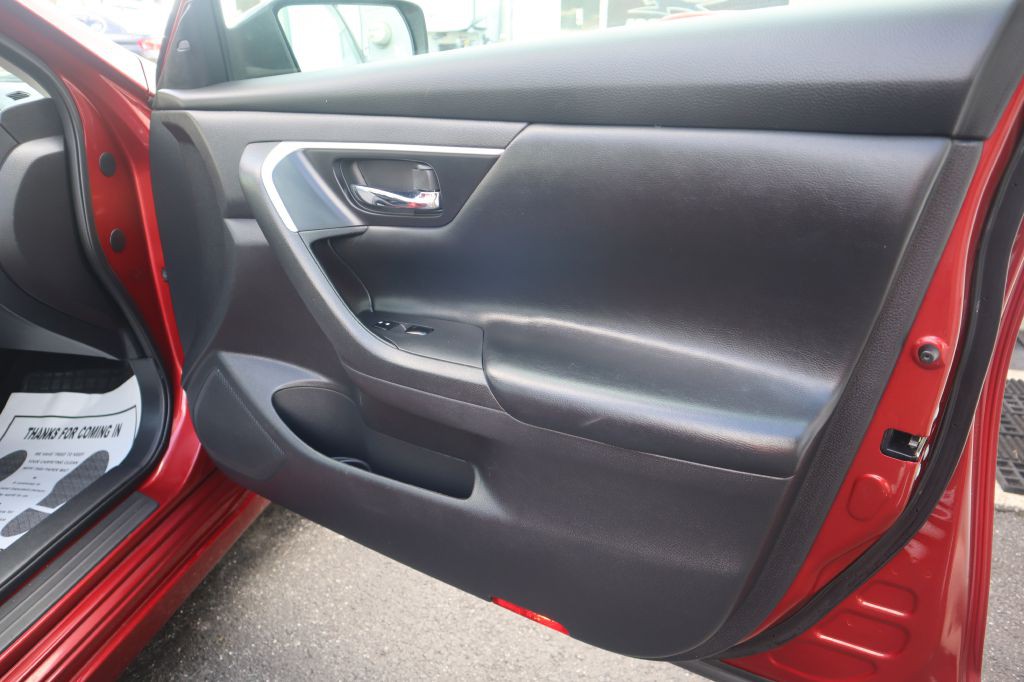 2016 Nissan Altima Image 35