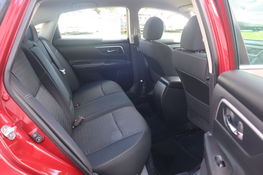 2016 Nissan Altima Image 39