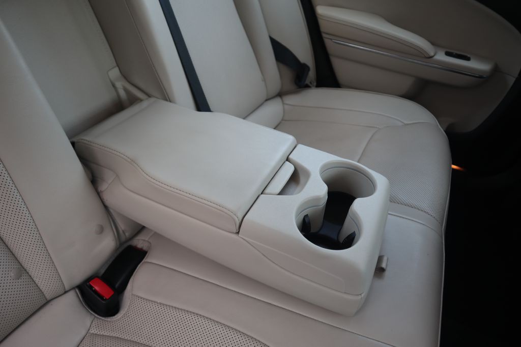 2015 Chrysler 300 Image 42
