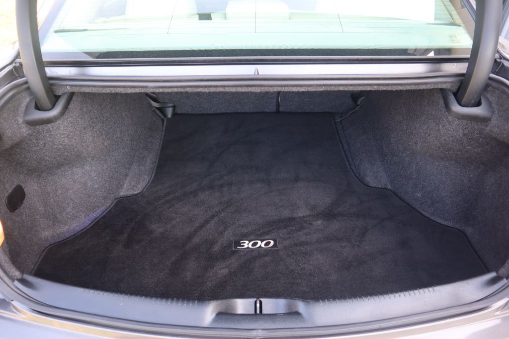 2015 Chrysler 300 Image 45