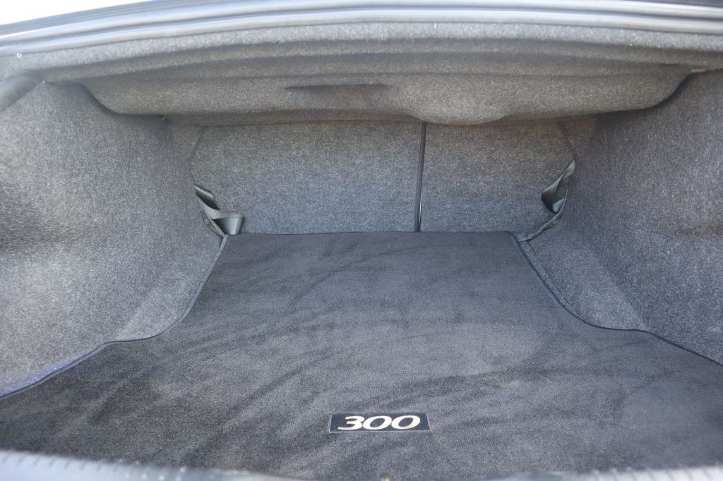 2015 Chrysler 300 Image 46