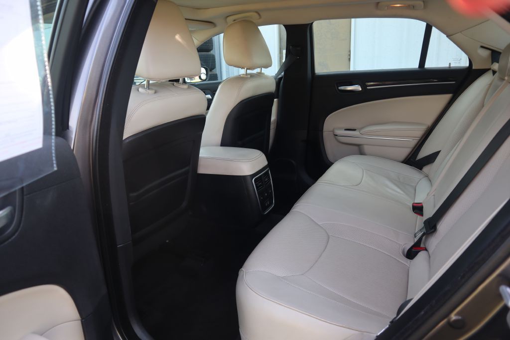 2015 Chrysler 300 Image 47