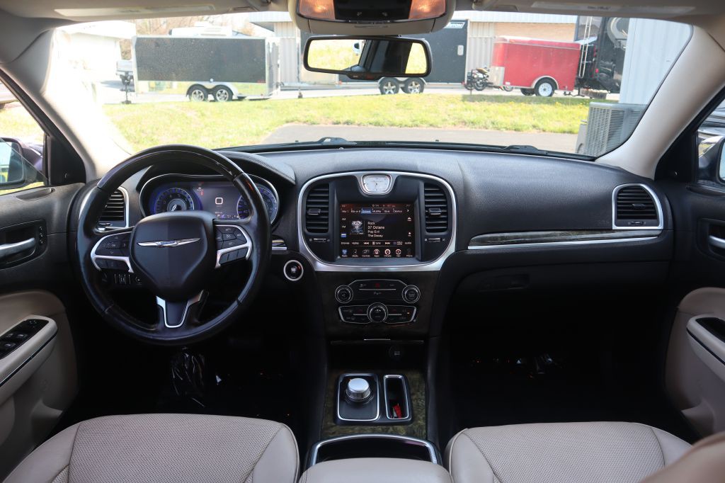 2015 Chrysler 300 Image 49