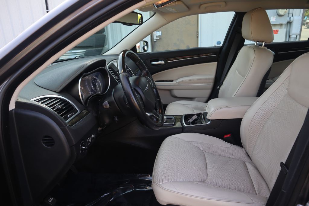 2015 Chrysler 300 Image 50