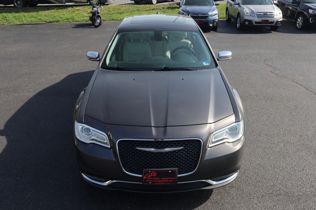 2015 Chrysler 300 Image 3