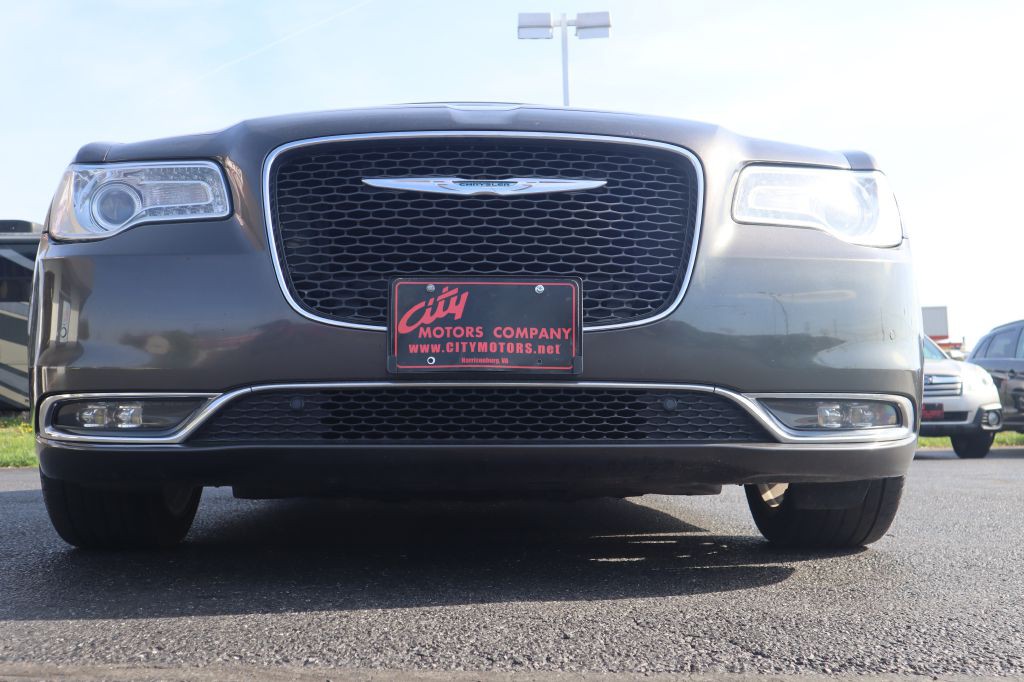 2015 Chrysler 300 Image 4