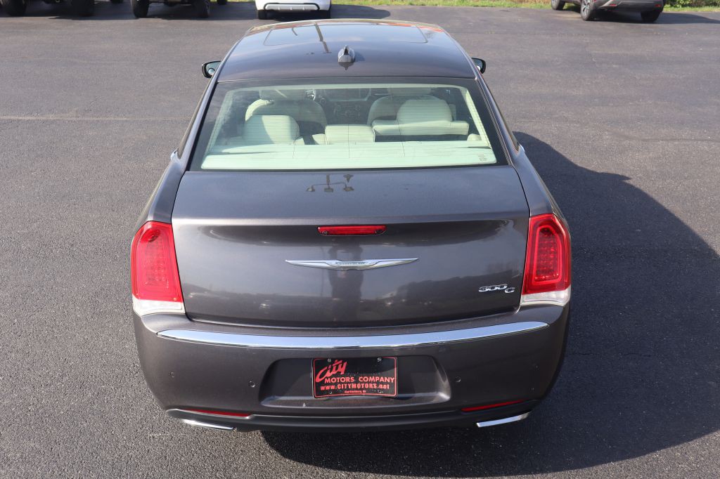 2015 Chrysler 300 Image 6