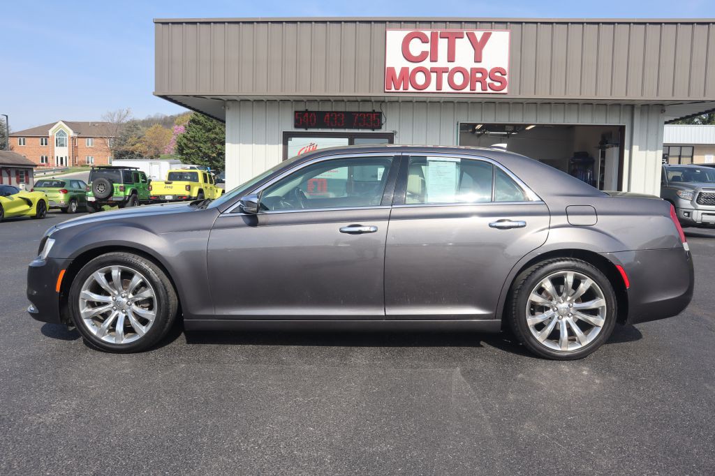 2015 Chrysler 300 Image 8