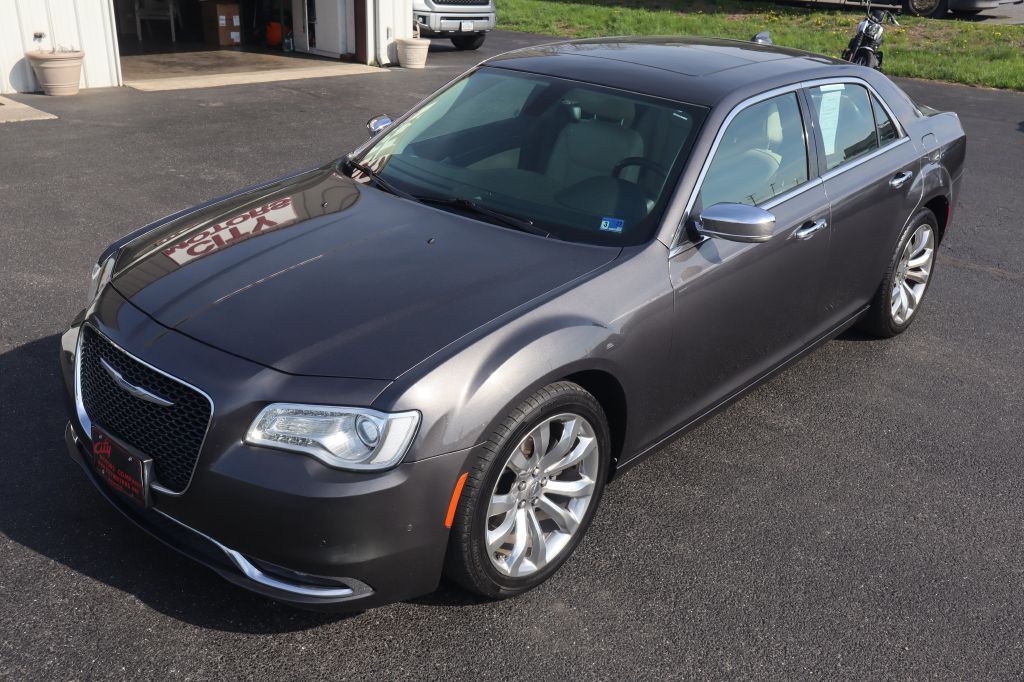 2015 Chrysler 300 Image 10