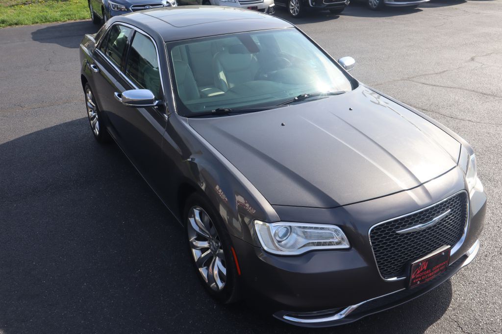 2015 Chrysler 300 Image 11