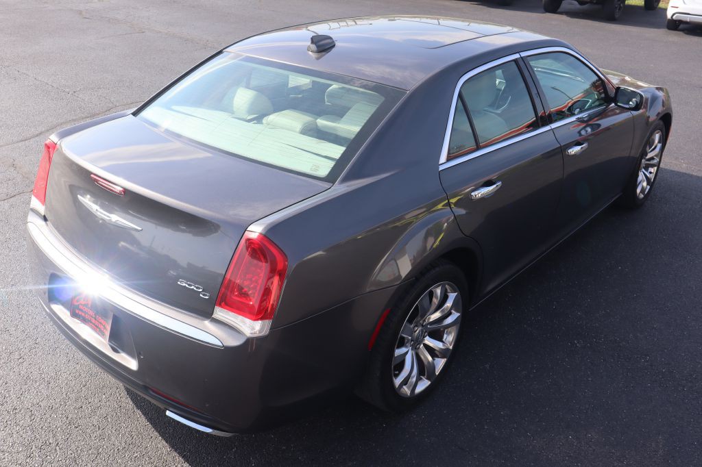 2015 Chrysler 300 Image 12