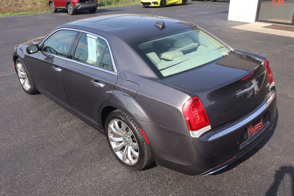 2015 Chrysler 300 Image 13