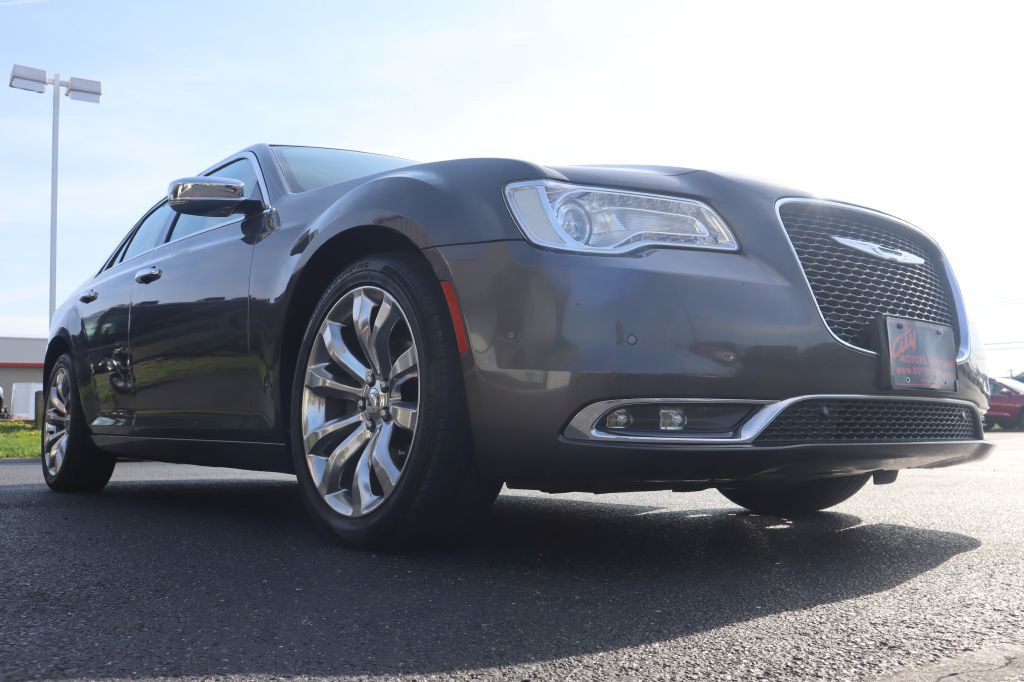 2015 Chrysler 300 Image 16