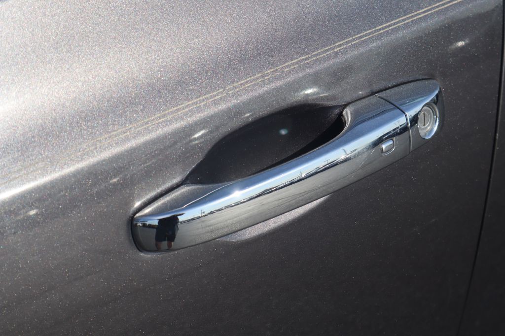 2015 Chrysler 300 Image 23