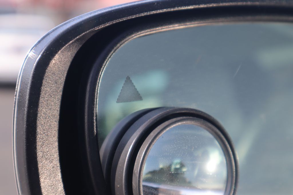 2015 Chrysler 300 Image 25