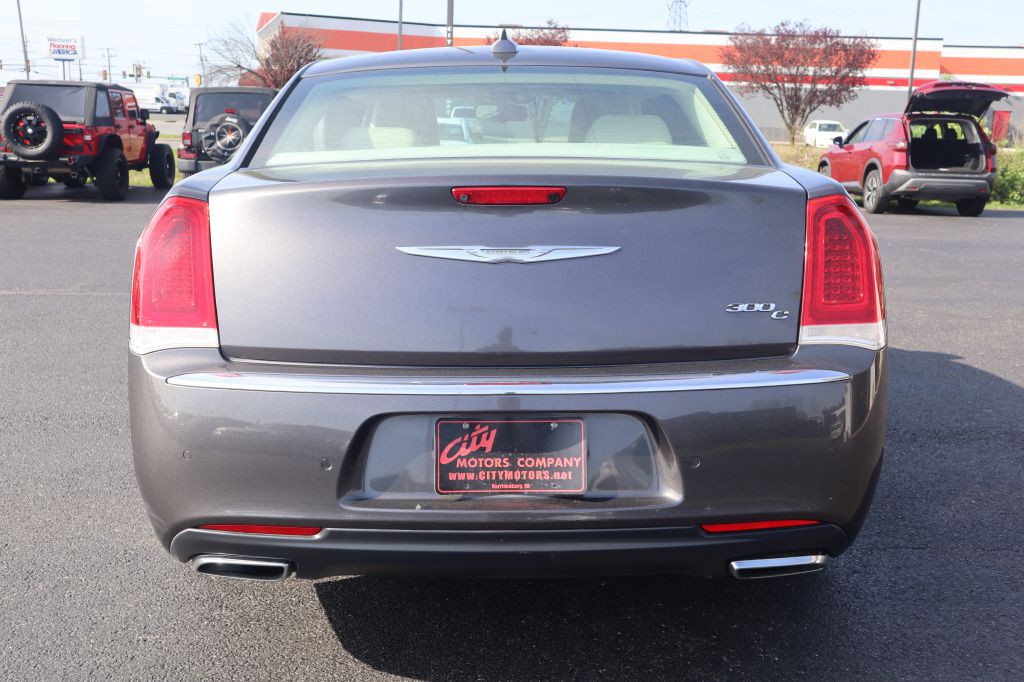 2015 Chrysler 300 Image 28