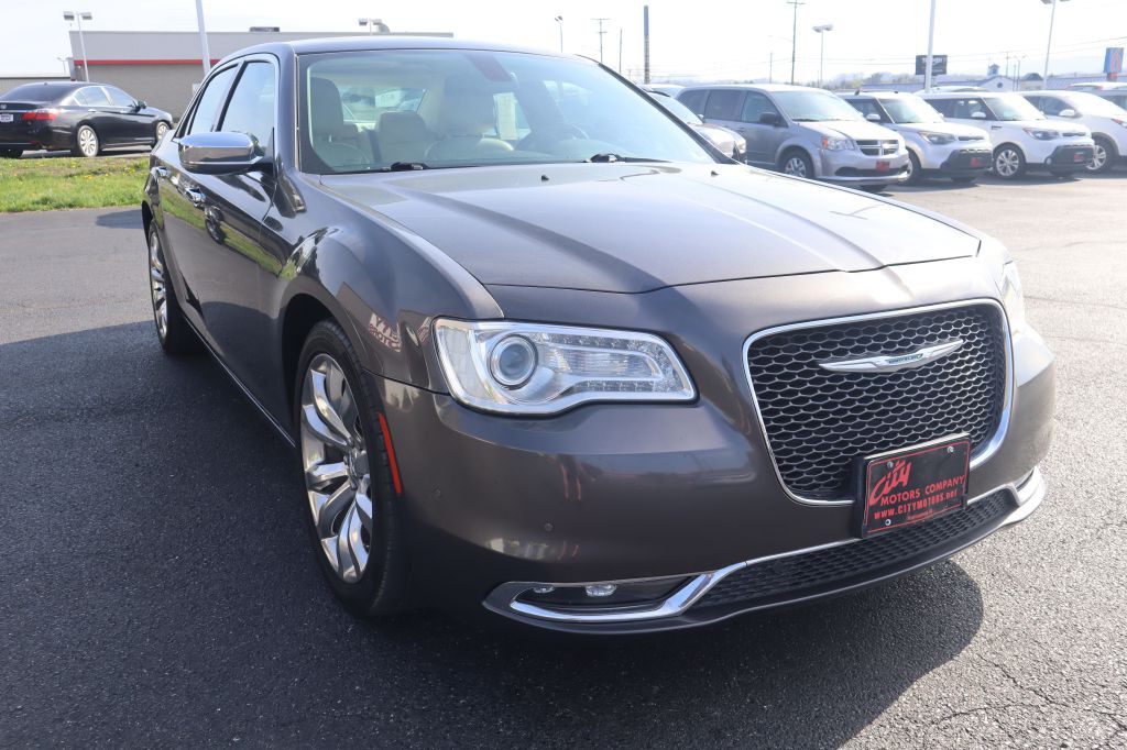 2015 Chrysler 300 Image 32