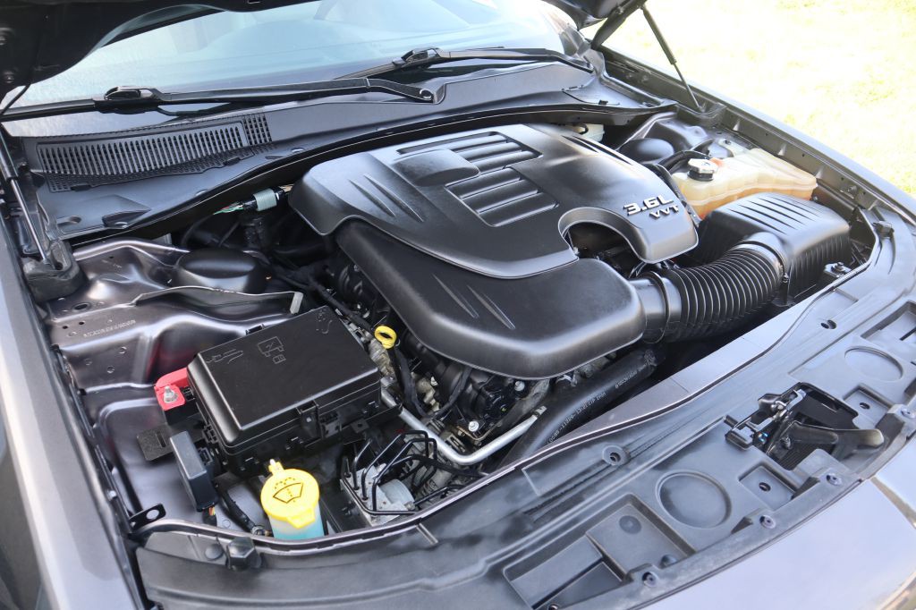 2015 Chrysler 300 Image 34