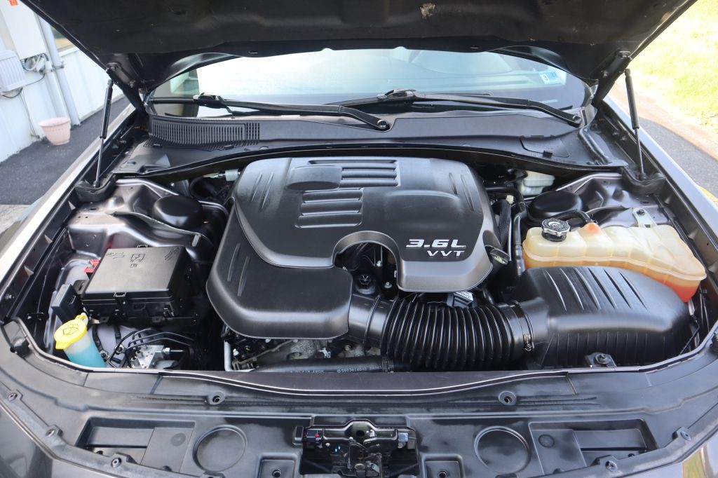 2015 Chrysler 300 Image 35