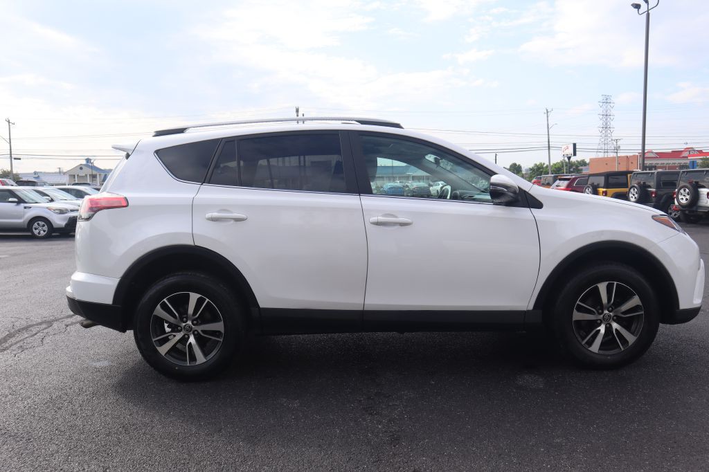 2017 Toyota Rav4 Image 5