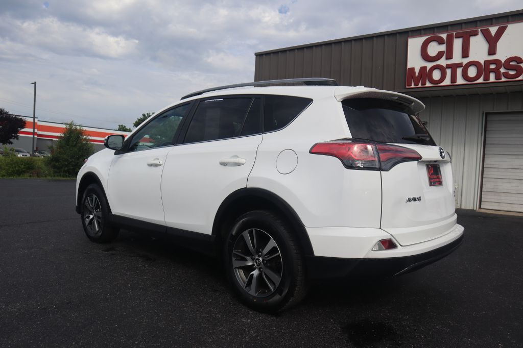 2017 Toyota Rav4 Image 9