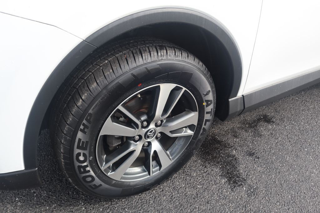 2017 Toyota Rav4 Image 21