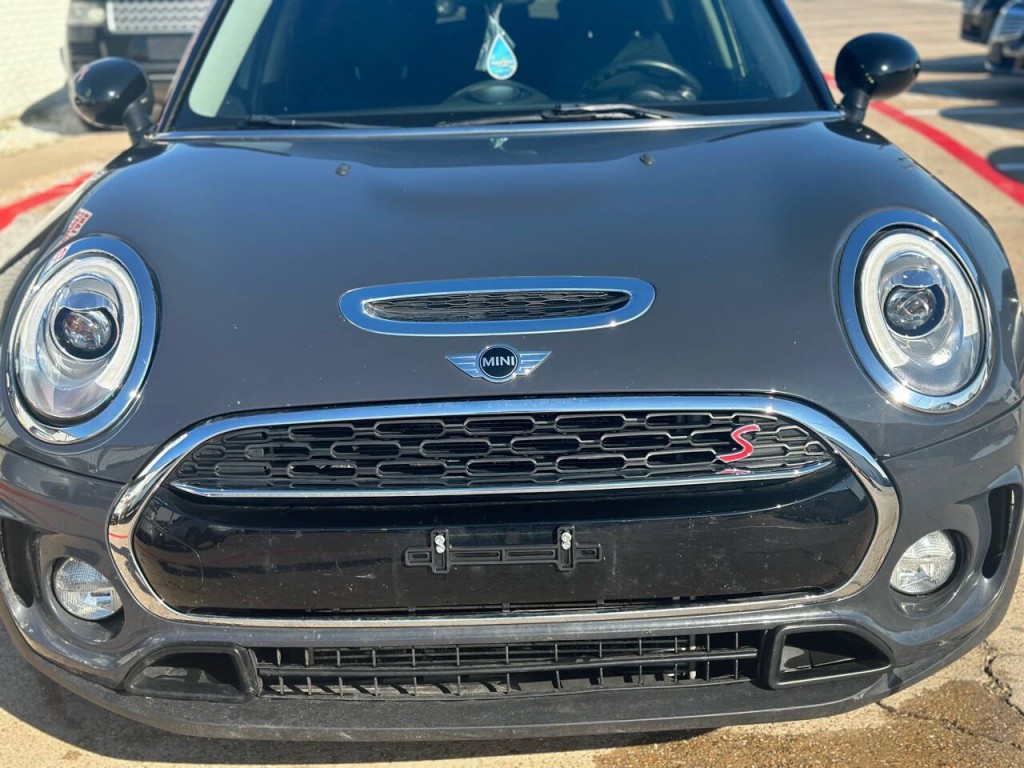 2017 MINI Cooper Clubman Image 2