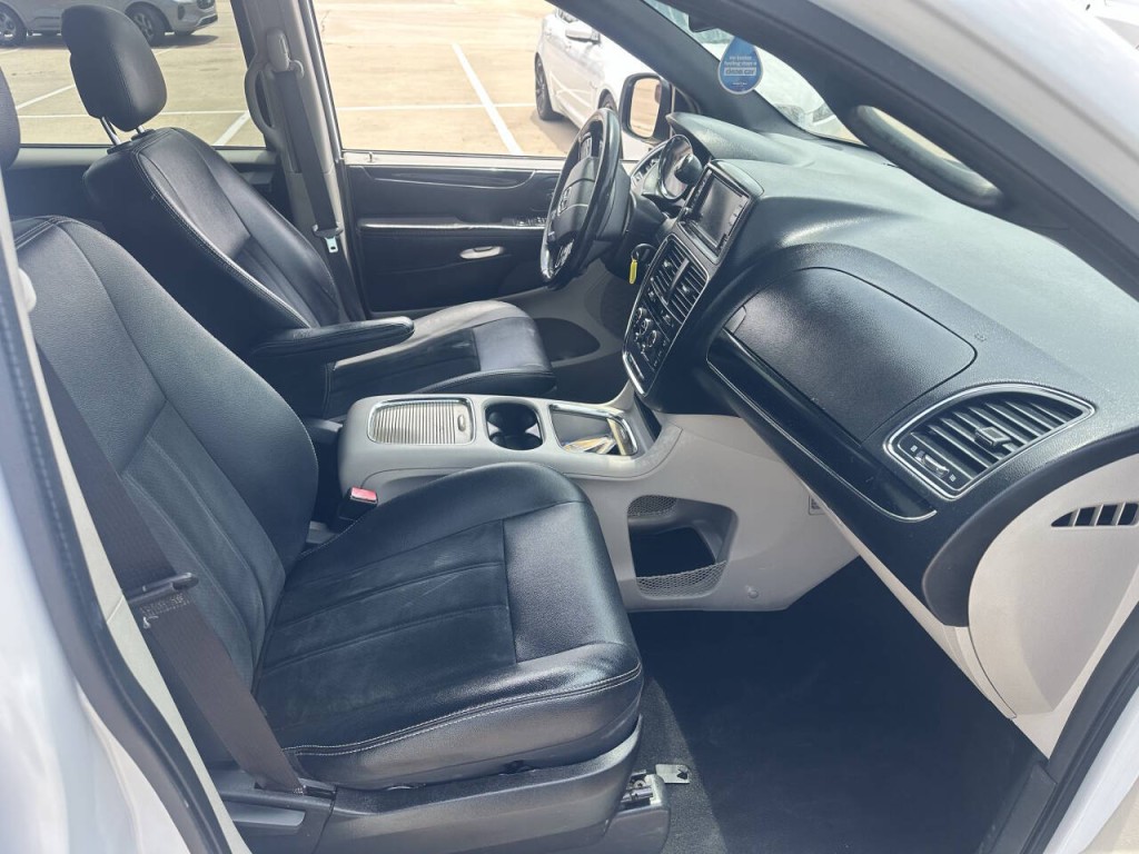 2017 Dodge Grand Caravan Image 8