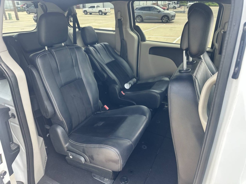 2017 Dodge Grand Caravan Image 9