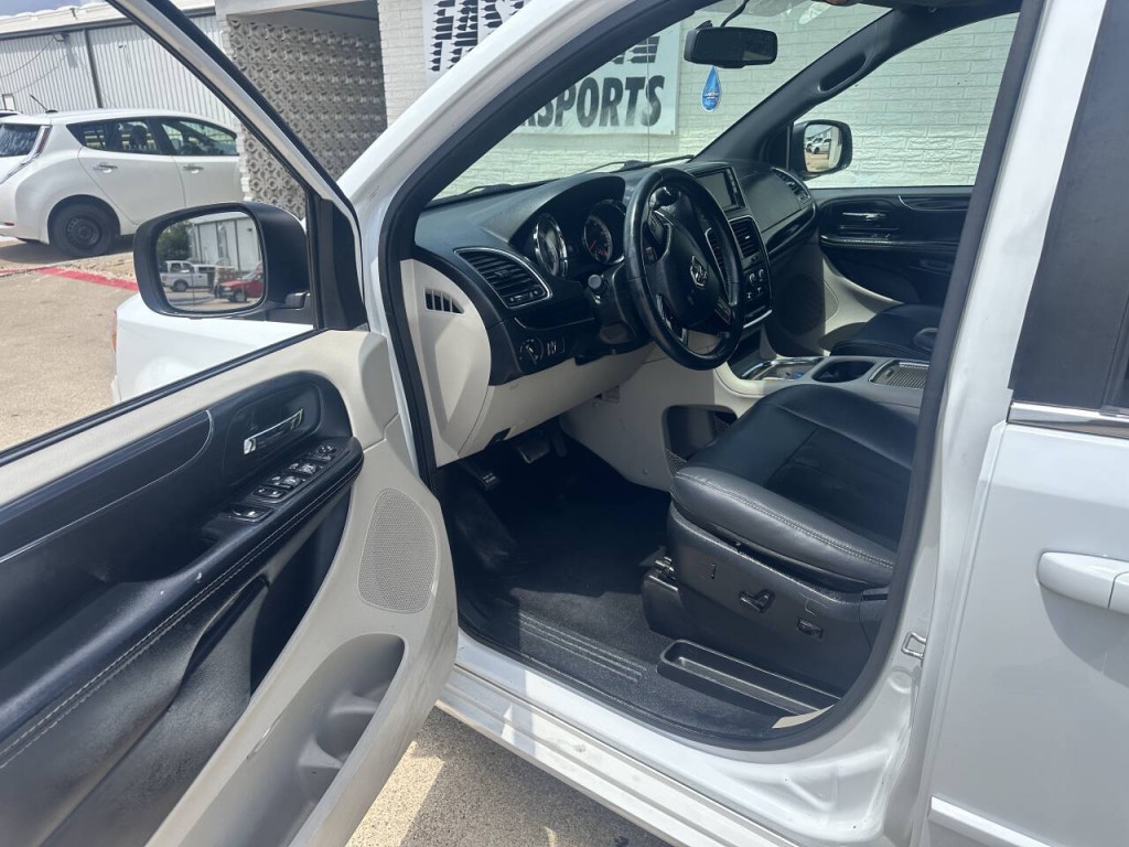 2017 Dodge Grand Caravan Image 11