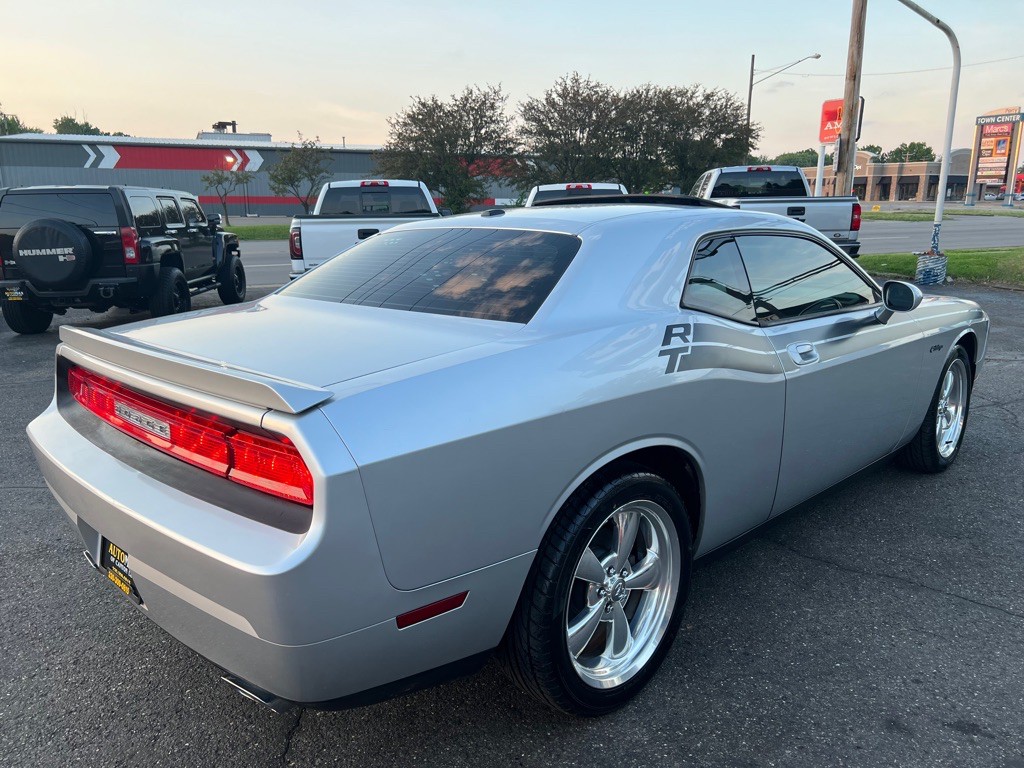2010 Dodge Challenger Image 3
