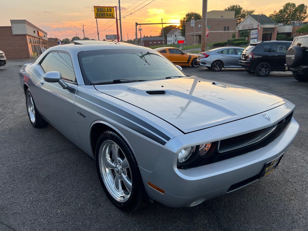 2010 Dodge Challenger Image 4